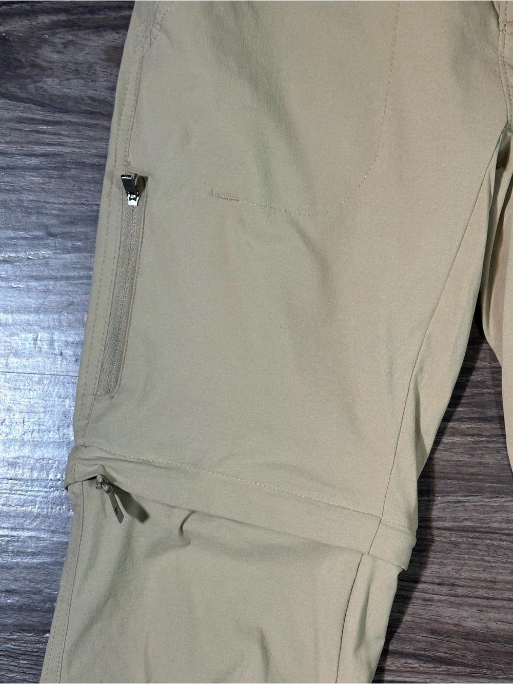 COLUMBIA Tan OMNI-SHIELD Saturday Trail Convertible Zip Off Pants 4 Short - Picture 3 of 15